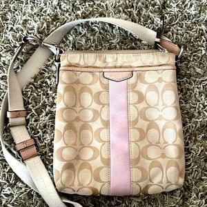 Used Coach crossbody bag. In great condition.